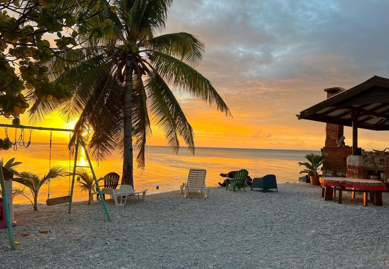 Bangalô em Avatoru - RANGIROA - Taiamani Bungalow