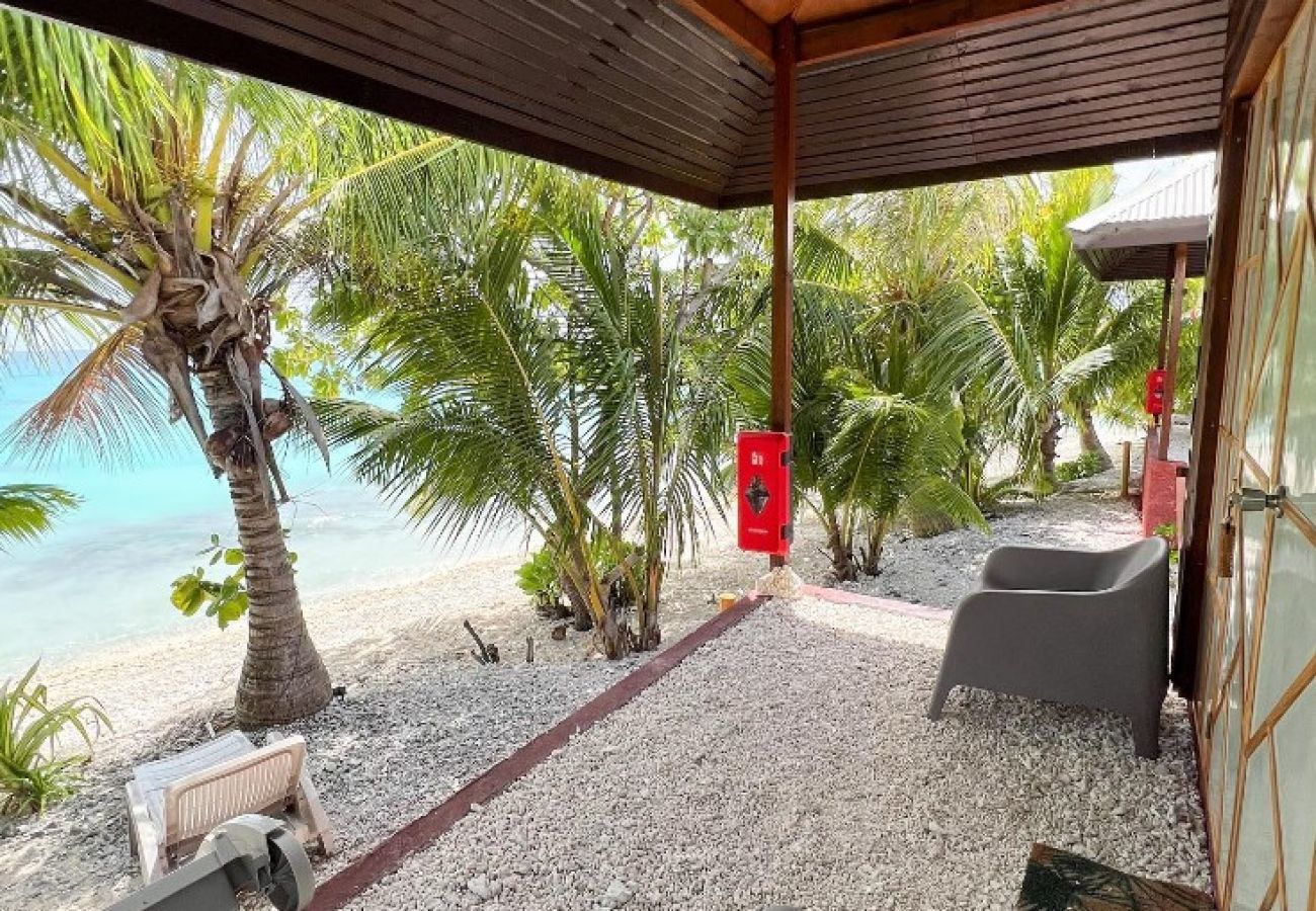 Una magnífica vista de la laguna desde el bungalow Taiamani en Rangiroa