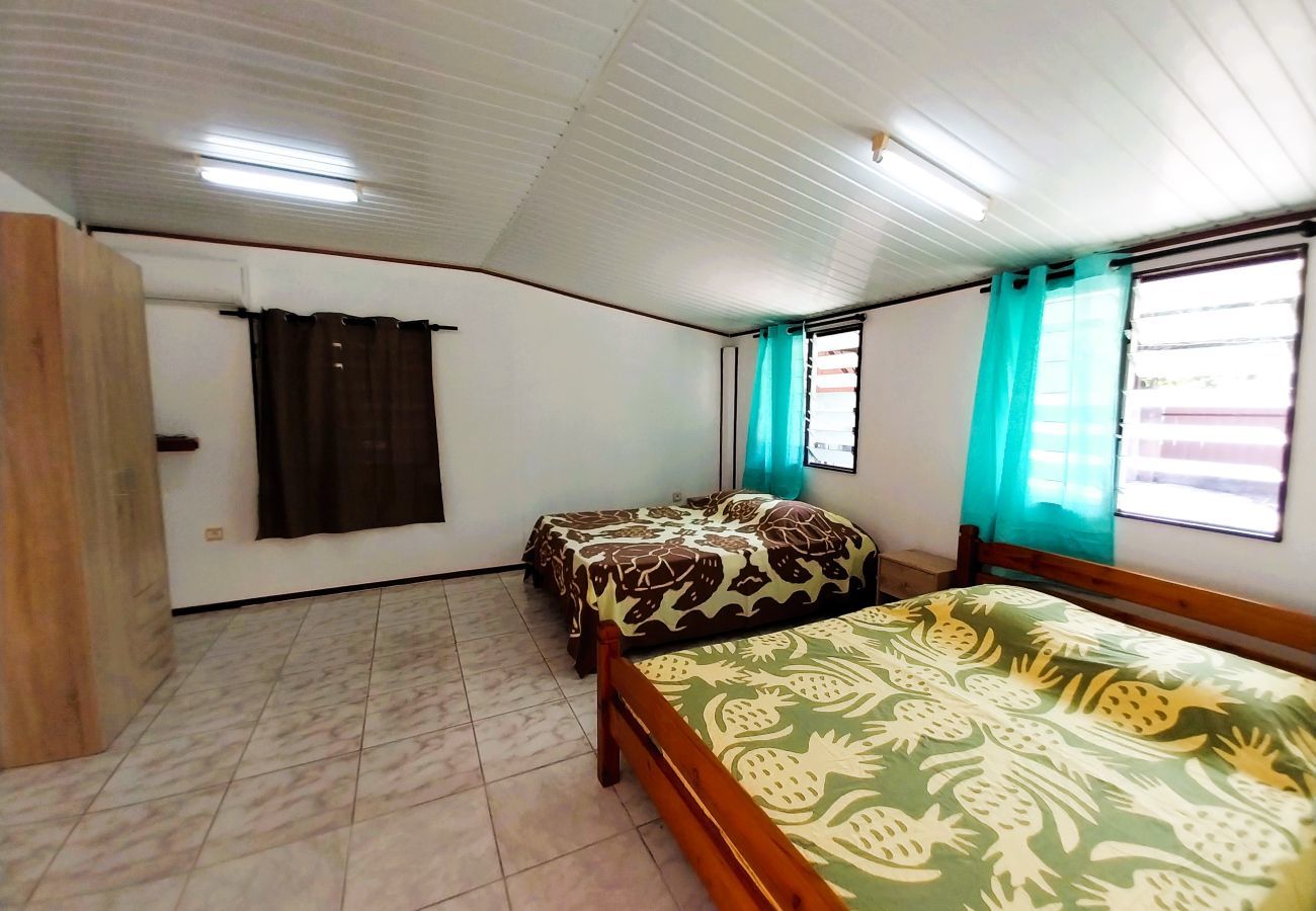 Rent by room in Afareaitu - MOOREA - Utuafare OaOa Room Family